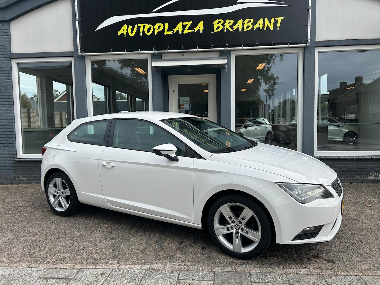 SEAT Leon SC - 1.2 TSI Style Business/ AUTOMAAT/ CRUISE/ CLIMA/ PDC/ BLUETOOTH/ 17 INCH/ XENON - AutoWereld.nl