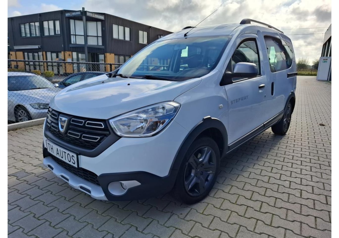 Dacia Dokker - 1.2 TCe stepway / celebration / airco navigatie bouwjaar 2017 - AutoWereld.nl