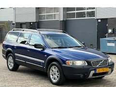 Volvo V70 Cross Country - 2.4 T Geartr. Comf. CLIMA LEER CRUISE XENON TREKHAAK BOEKJES