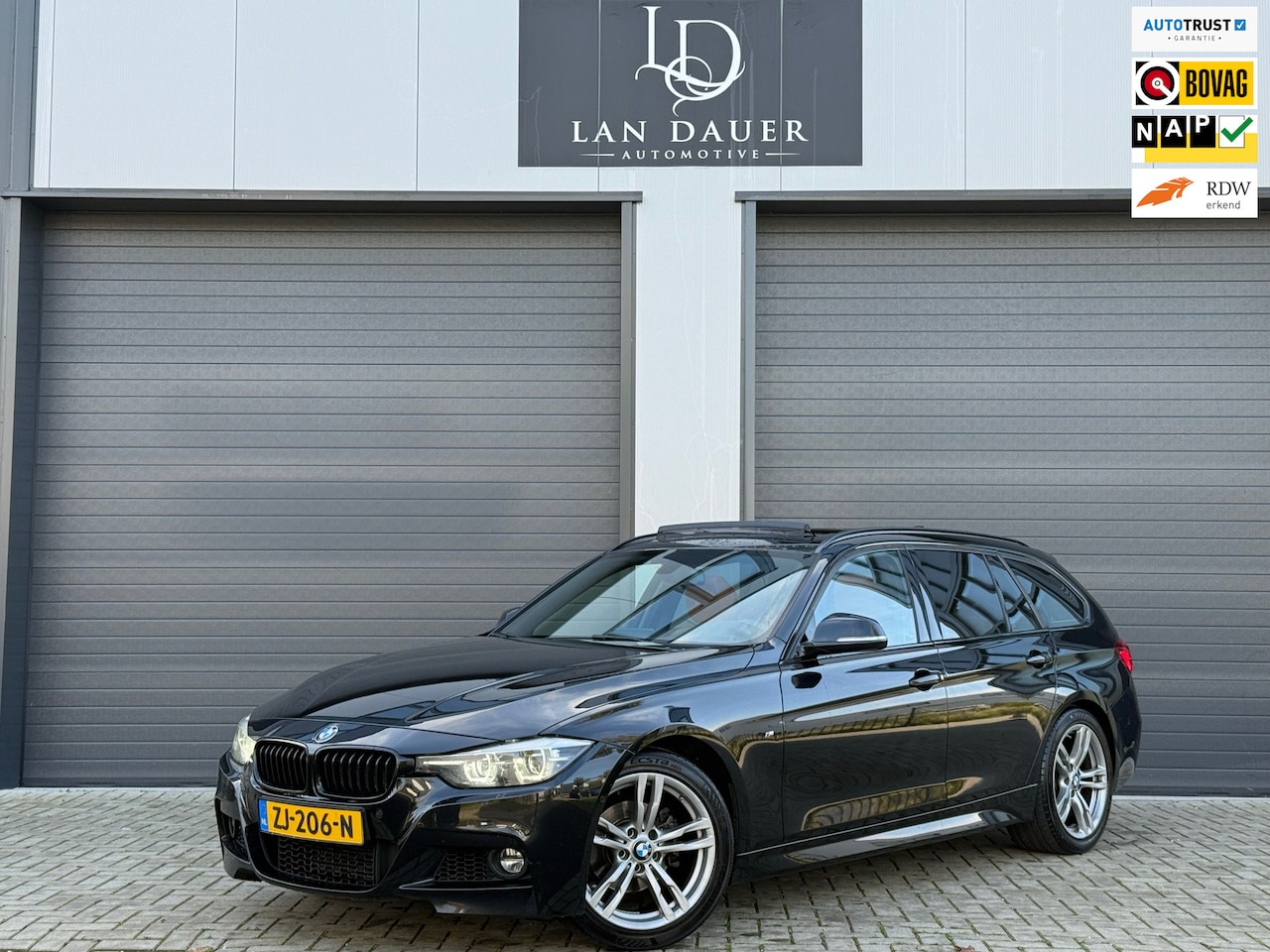 BMW 3-serie Touring - 318i M Sport| Schuifdak / 2019 / Carplay - AutoWereld.nl