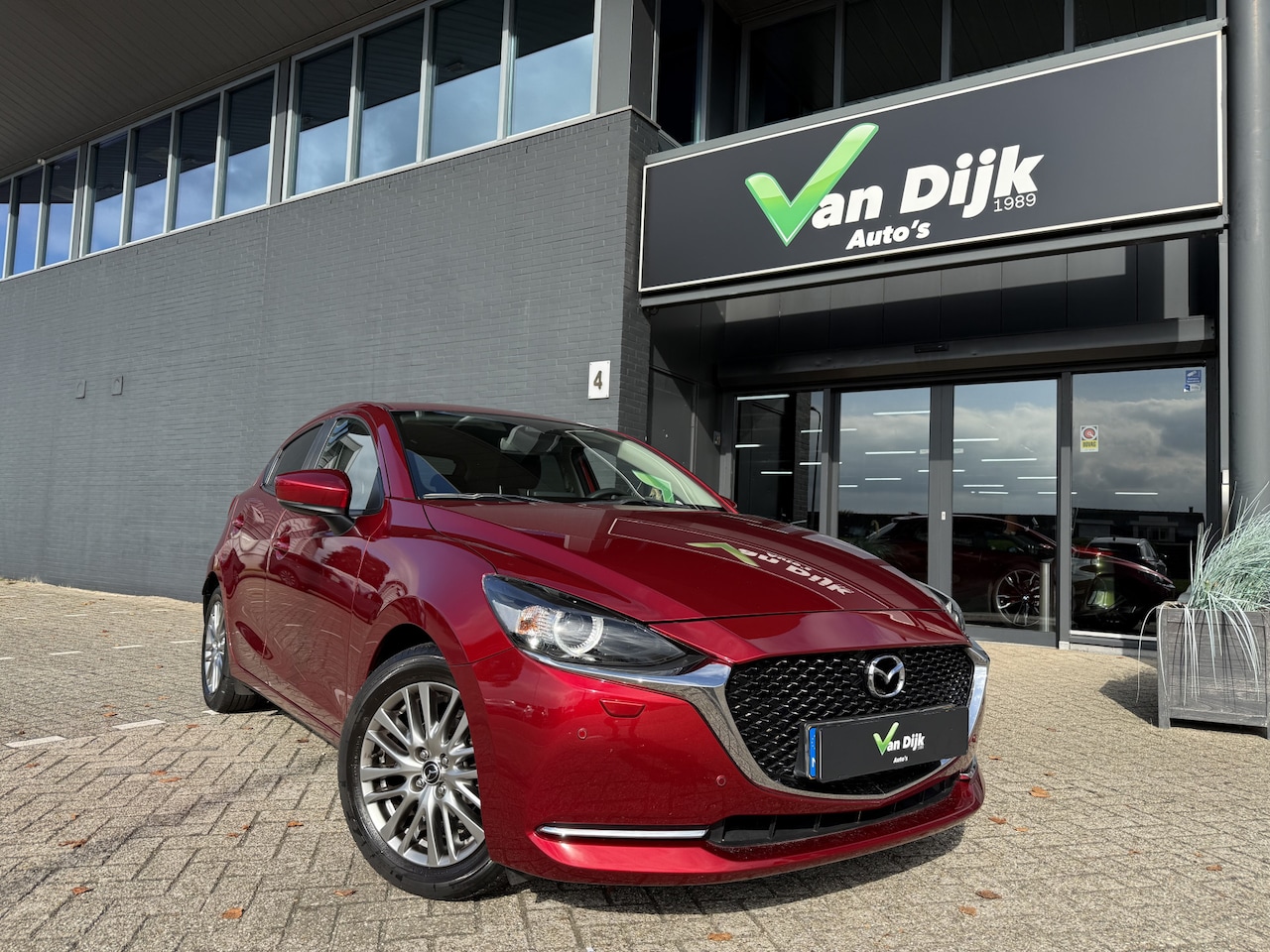 Mazda 2 - 1.5 Skyactiv-G Luxury Navi Camera Trekhaak Stuur/Stoelverw. - AutoWereld.nl