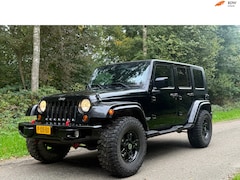 Jeep Wrangler Unlimited - 2.8 CRD Sport / 5-deurs / Airco / Trekhaak / Cruise