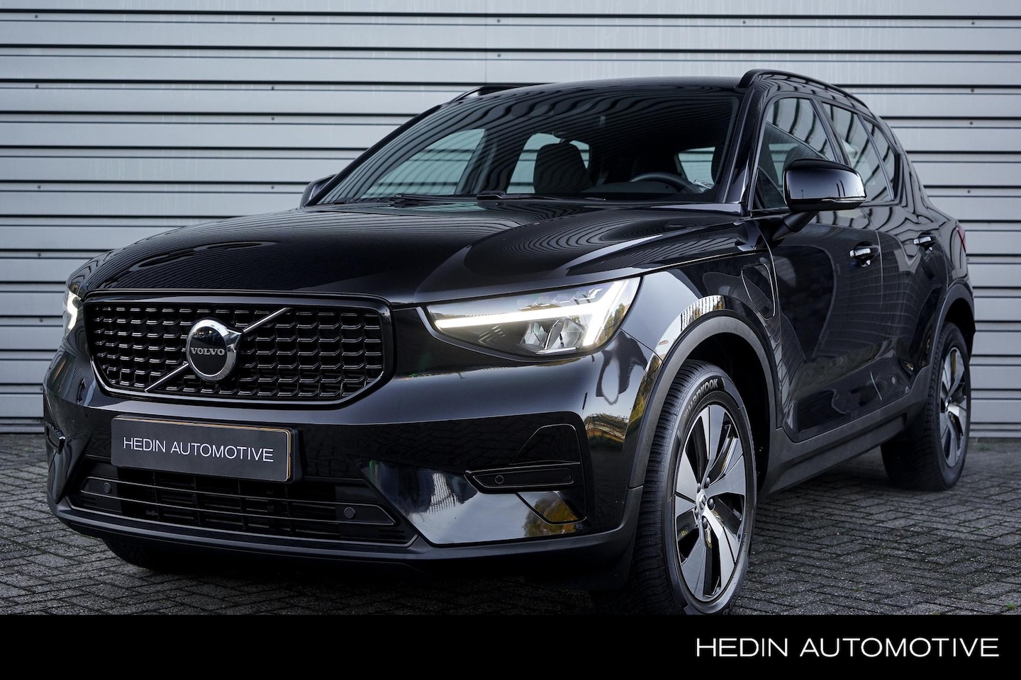 Volvo XC40 - 1.5 T4 Plug-in hybrid Plus Dark | Electrisch bedienbare voorstoelen | Stoel en stuurverwar - AutoWereld.nl