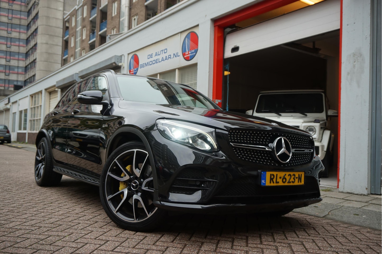 Mercedes-Benz AMG GLC - 43 4MATIC Aut9 | NL AUTO | Burmester | Black on Black | Trekhaak (wegklapbaar) | 21inch | - AutoWereld.nl