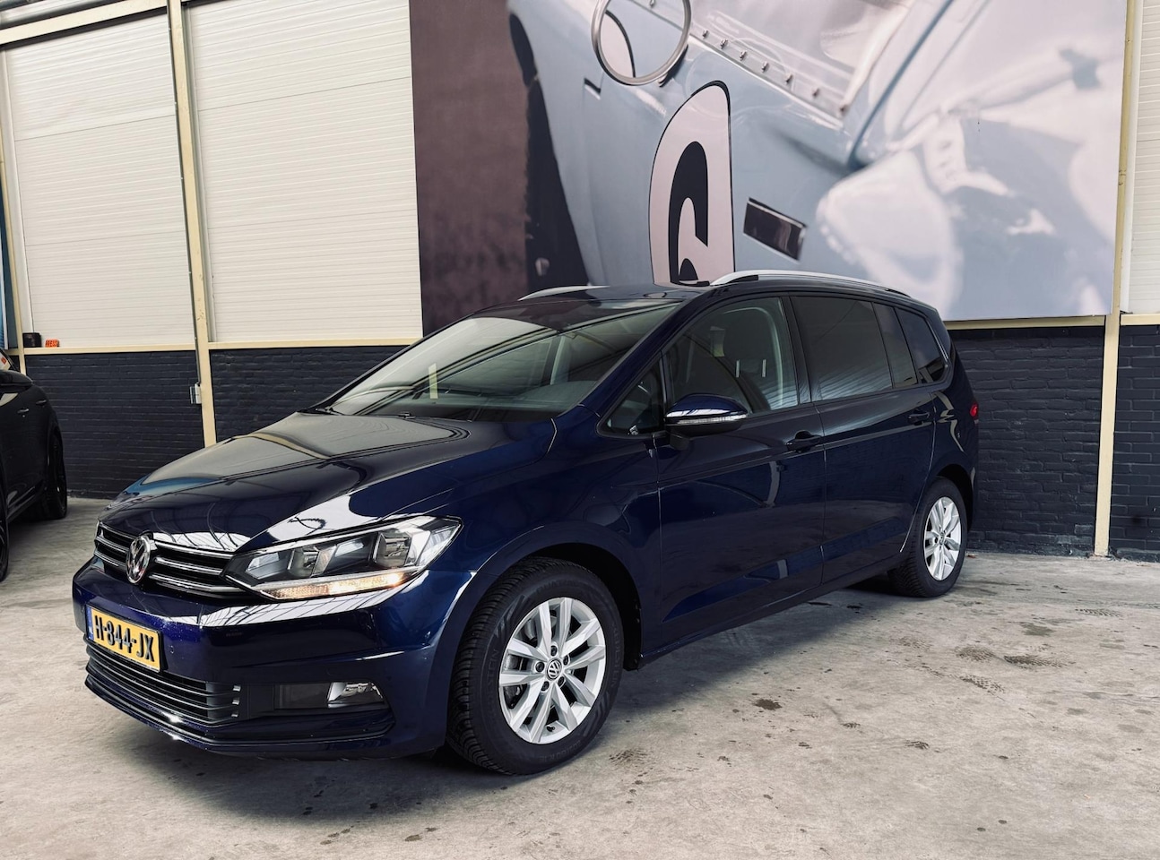 Volkswagen Touran - TSI Comfortline Business 7zits|Massage|Camera|Allseason| - AutoWereld.nl