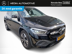 Mercedes-Benz GLA-Klasse - GLA 200 Automaat Luxury Line | Nightpakket | Trekhaak | Sfeerverlichting | Stoelverwarming