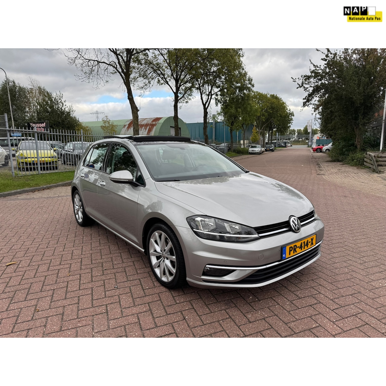 Volkswagen Golf - 1.0 TSI PANO - ADAPTIVE CRUISE CONTROL - AUTOMAAT! - AutoWereld.nl