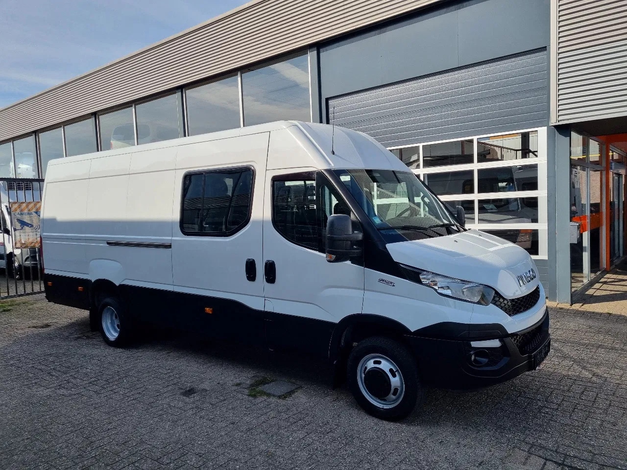 Iveco Daily - 50C17/ L4H2 MAXI/ DC / 6 Zitplaatsen/ EURO 6 - AutoWereld.nl