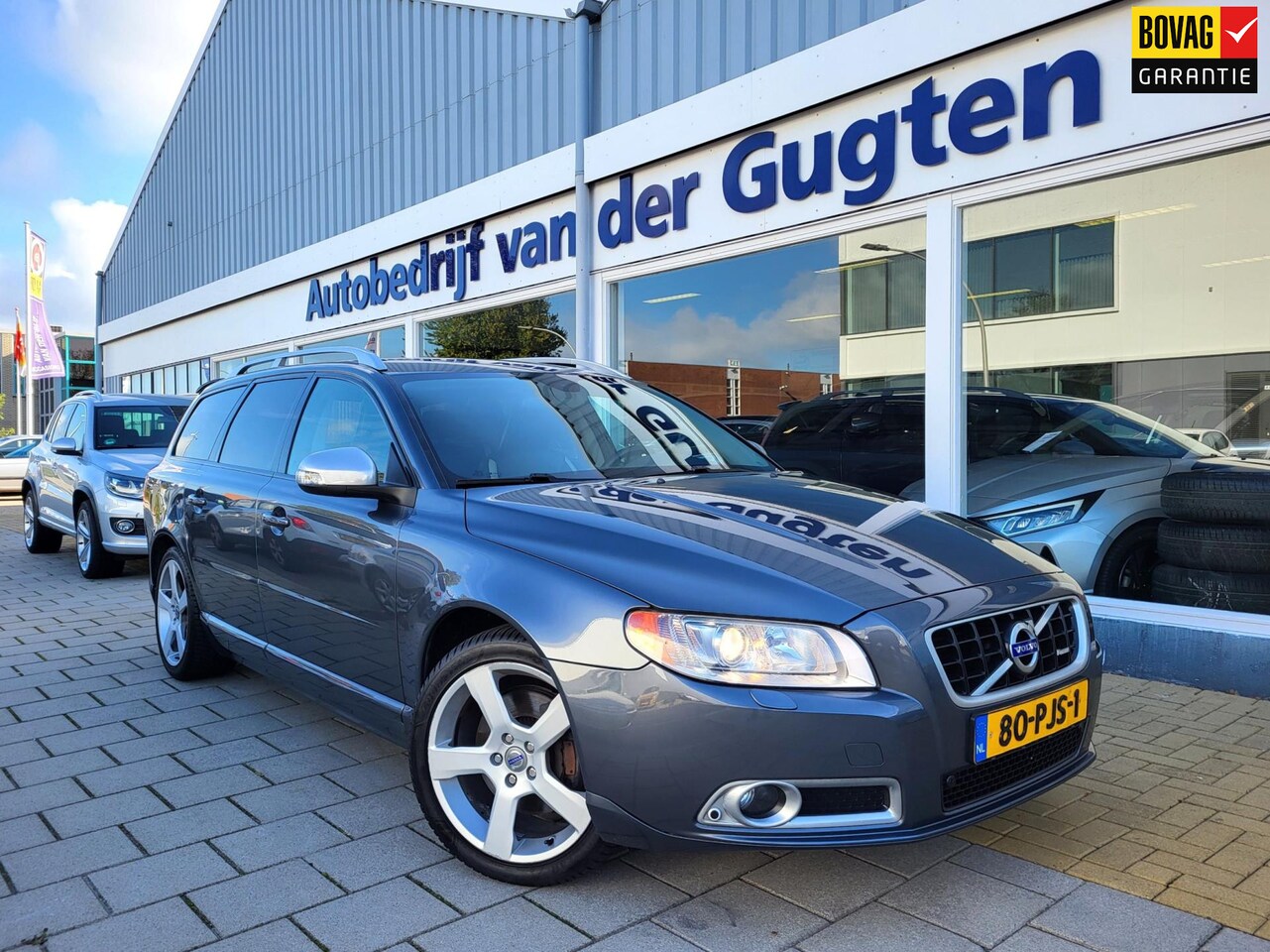 Volvo V70 - 2.0T R-Edition / NL-Auto / Leder / Trekhaak / - AutoWereld.nl
