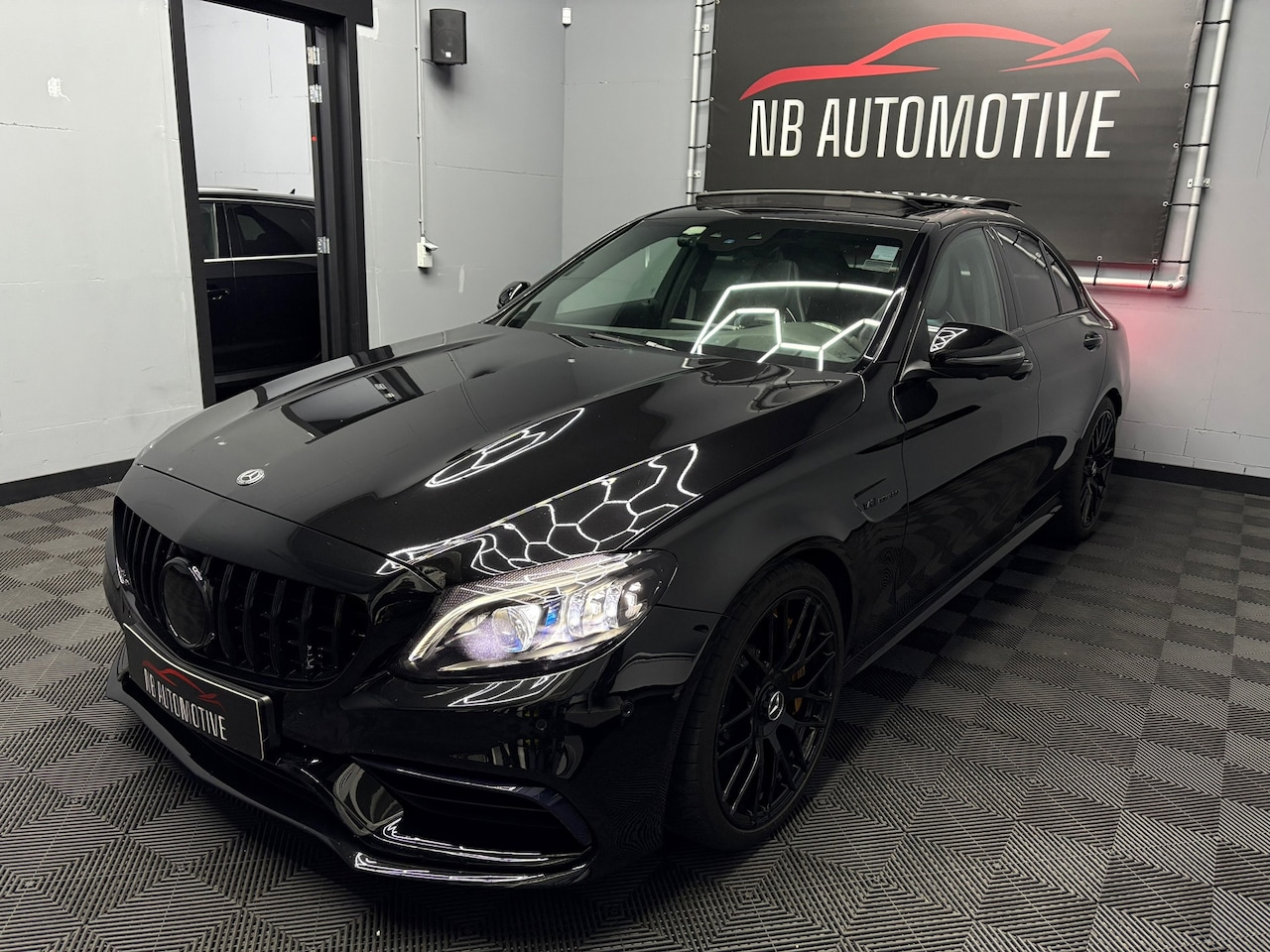 Mercedes-Benz C-klasse - AMG 63S Akrapovic - AutoWereld.nl