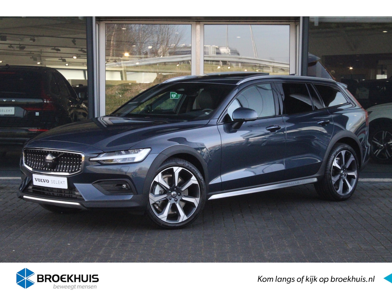 Volvo V60 Cross Country - B5 AWD Ultimate | Head-Up | Harman Kardon | Standkachel | 360° Camera | Trekhaak | Adaptiv - AutoWereld.nl
