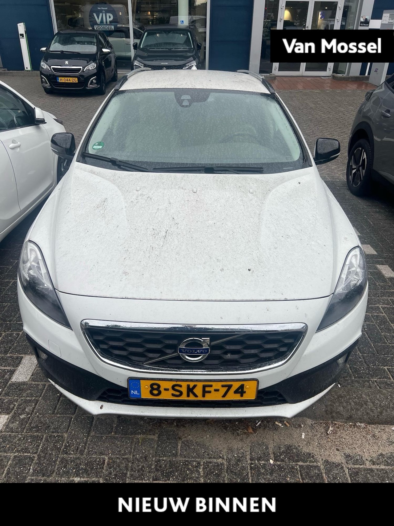 Volvo V40 Cross Country - 1.6 T4 Momentum 1.6 T4 Momentum - AutoWereld.nl