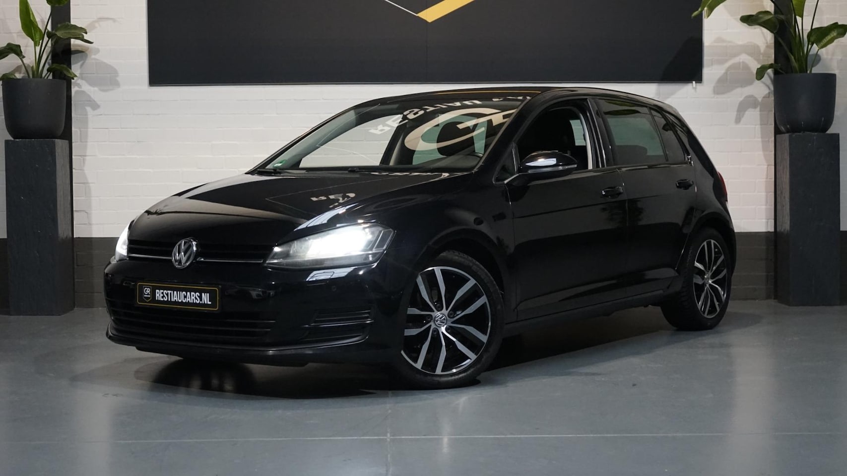 Volkswagen Golf - 1.2 TSI Highline AUTOMAAT-CLIMA-CRUISE-DAB-NAVIGATIE-PARKEERSENSOREN-STOELVERWARMING-XENON - AutoWereld.nl