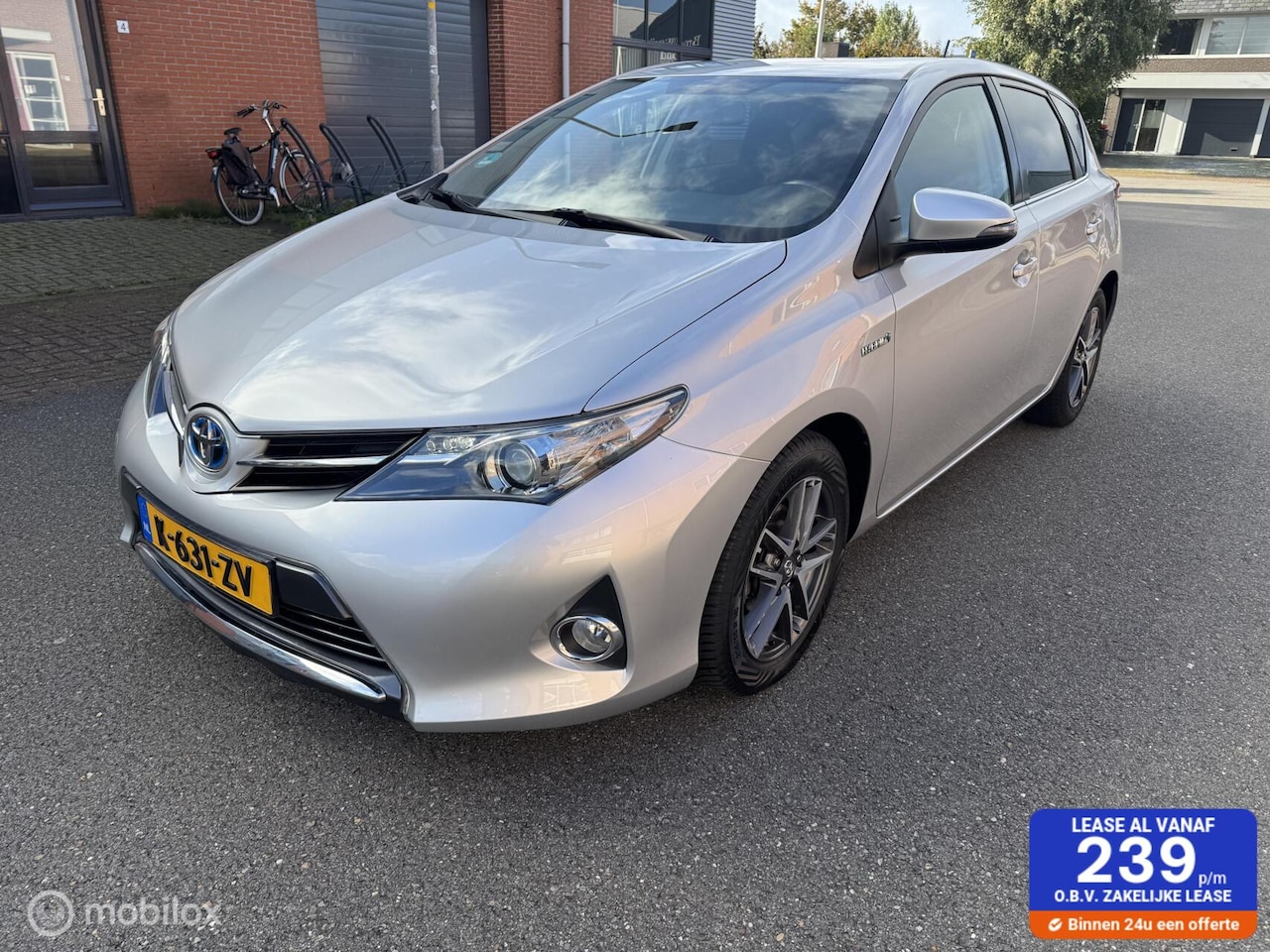 Toyota Auris - 1.8 Hybrid Executive lage KM ! All-in prijs - AutoWereld.nl