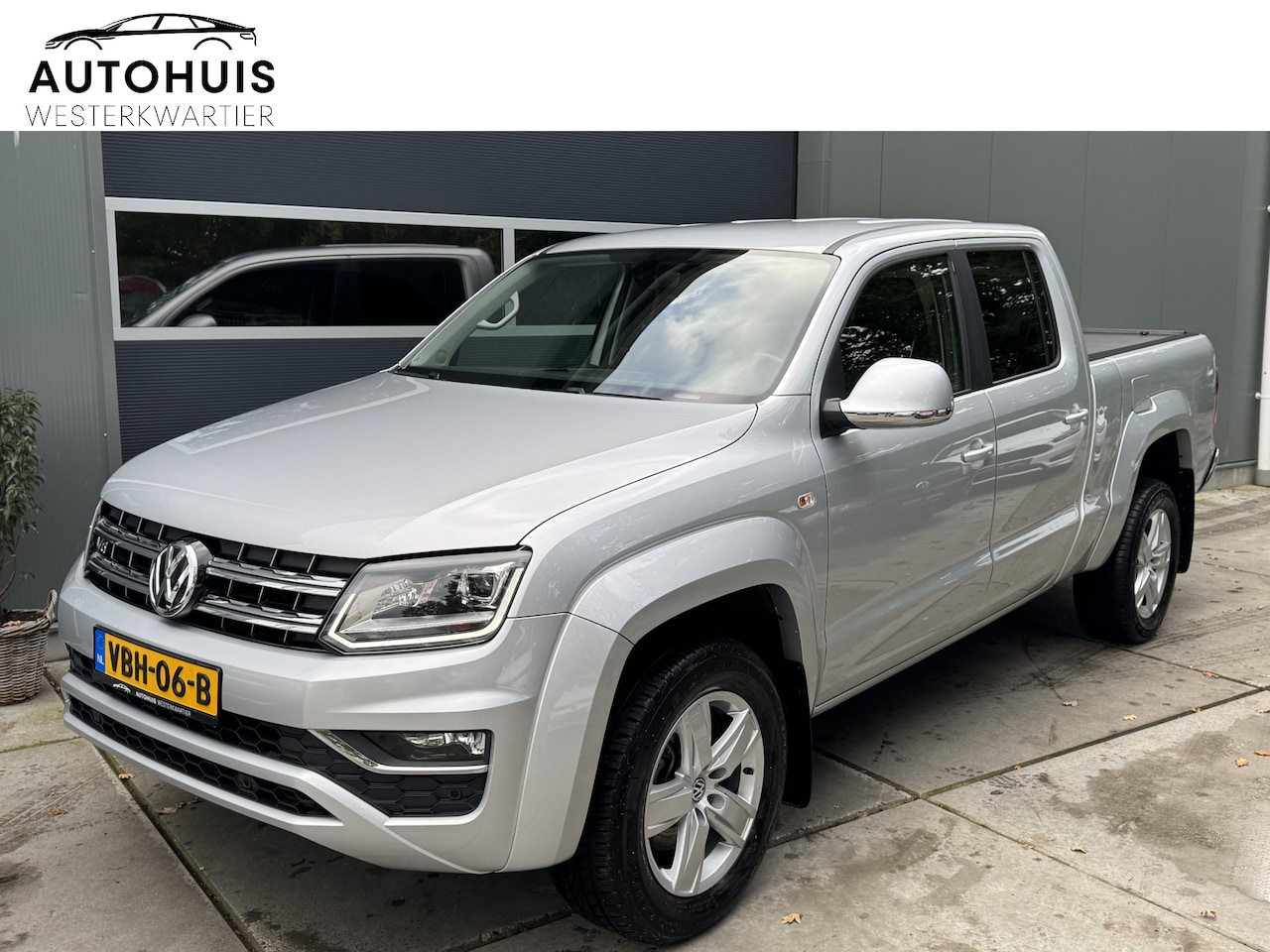 Volkswagen Amarok - 3.0 TDI V6 260pk DSG 4Motion DC Highline Lederenbekleding Navigatie Apple Carplay Laadbak - AutoWereld.nl
