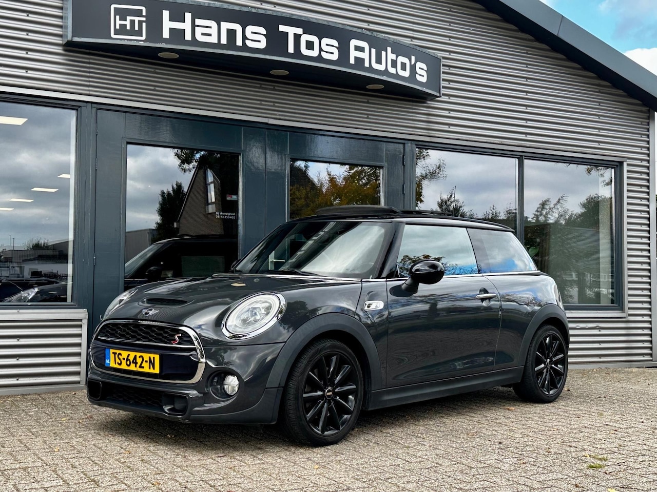 MINI Cooper S - Mini 2.0 AUT 192pk Chili Serious Business PANORAMA / LEER / H&K - AutoWereld.nl