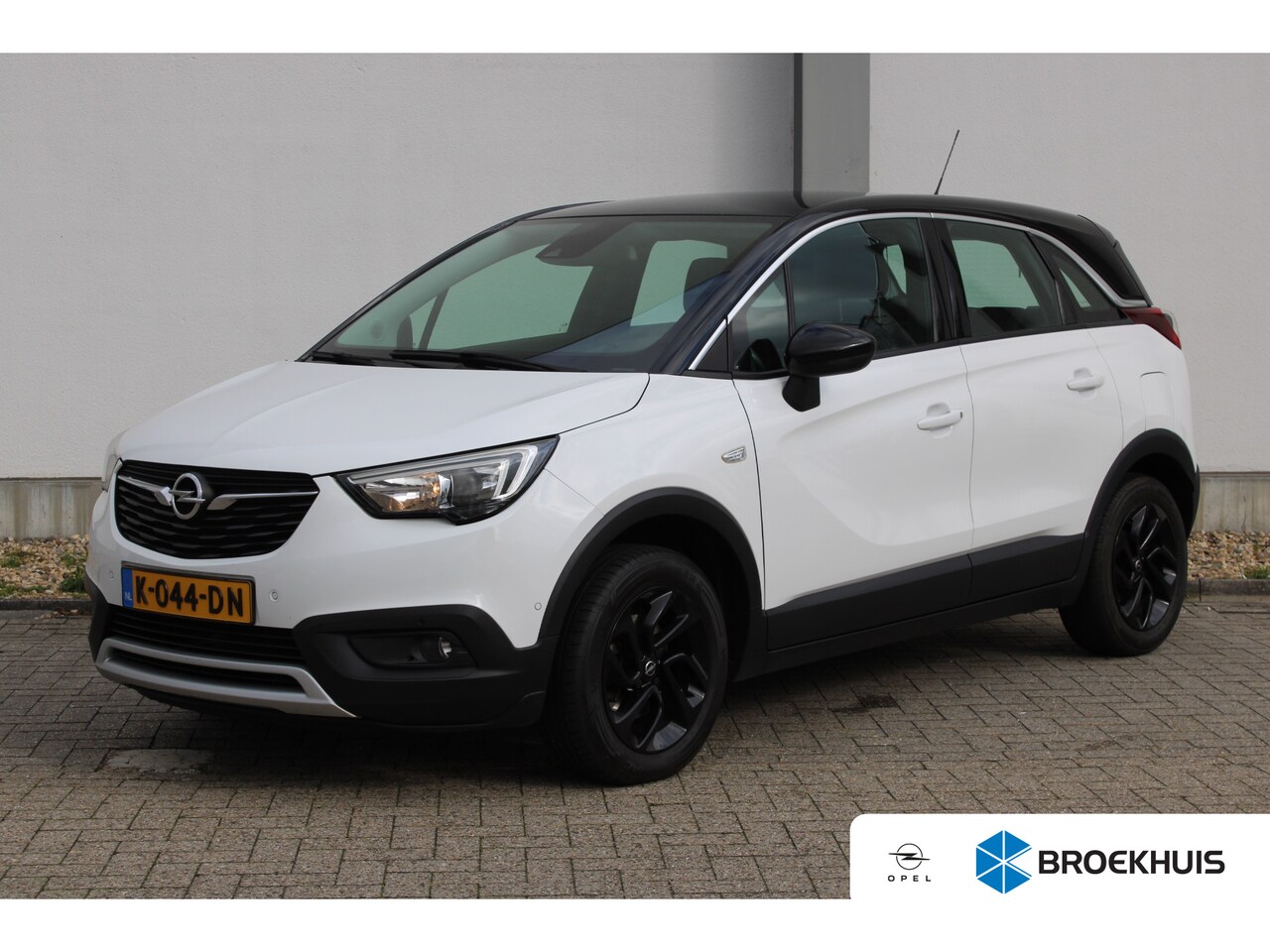 Opel Crossland X - 1.2 Turbo Innovation / Navigatie / Camera / Parkeersensoren / Keyless / Dodehoek detectie - AutoWereld.nl