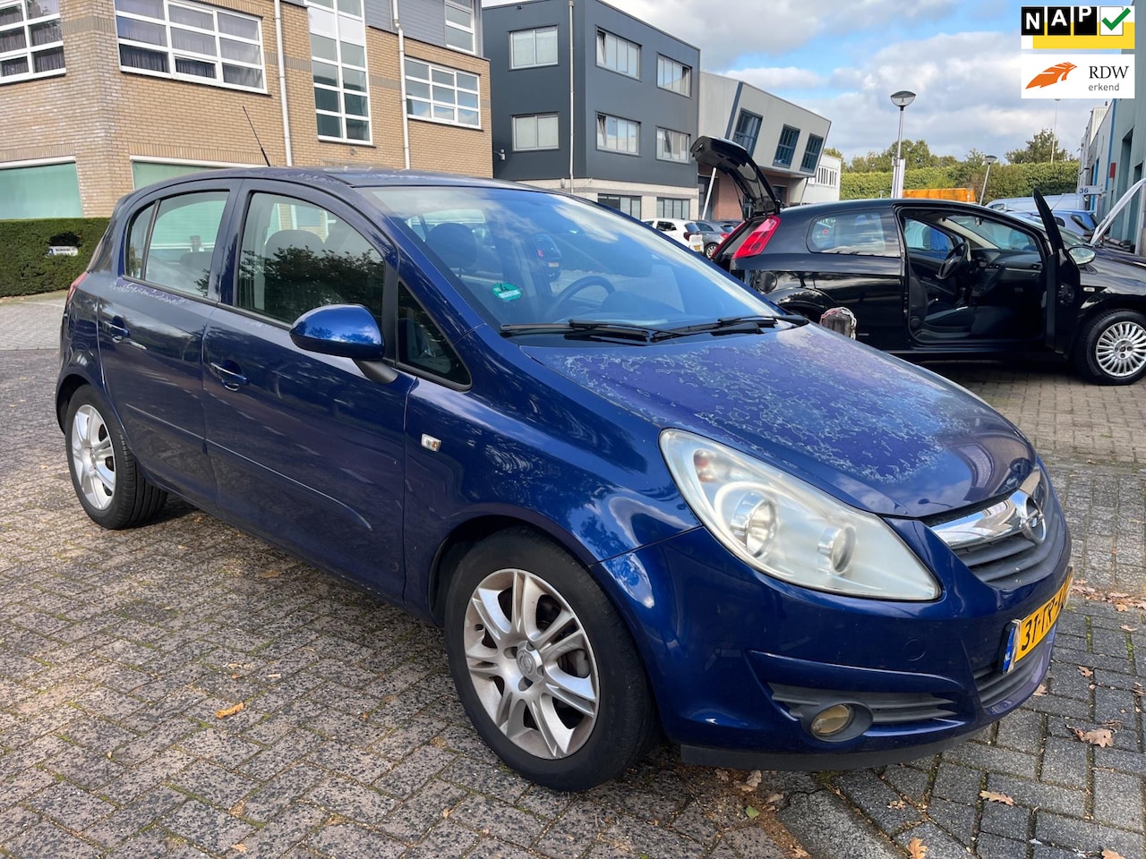 Opel Corsa - 1.4-16V Enjoy 5 deurs blanke lak schade. - AutoWereld.nl