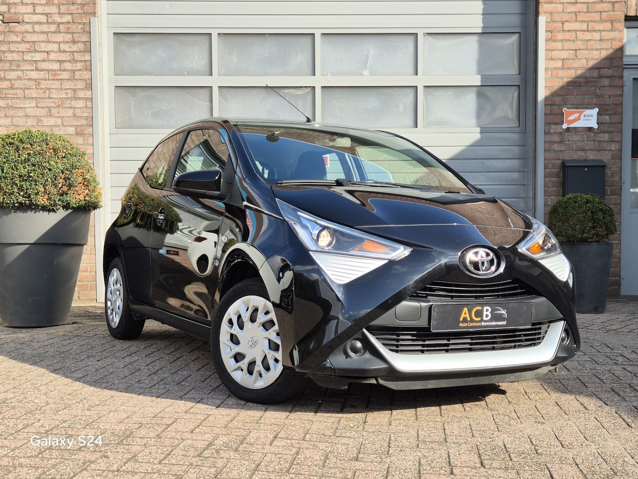 Toyota Aygo - 1.0 VVT-i x-play limited Navigatie, Bluetooth, Cruise-Control, Camera. - AutoWereld.nl