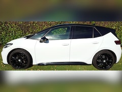 Volkswagen ID.3 - First Max panoramadak Head-up 20 inch velgen camera stoelverwarming Facelift bumper