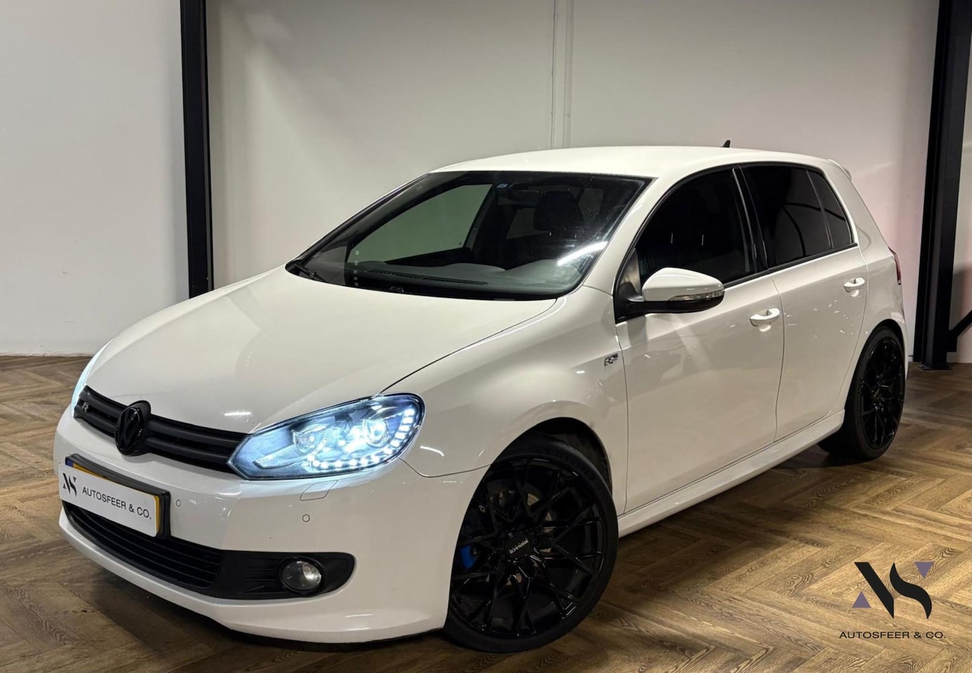 Volkswagen Golf - 2.0 TDI R-Line Edition TREKHAAK PDC - AutoWereld.nl