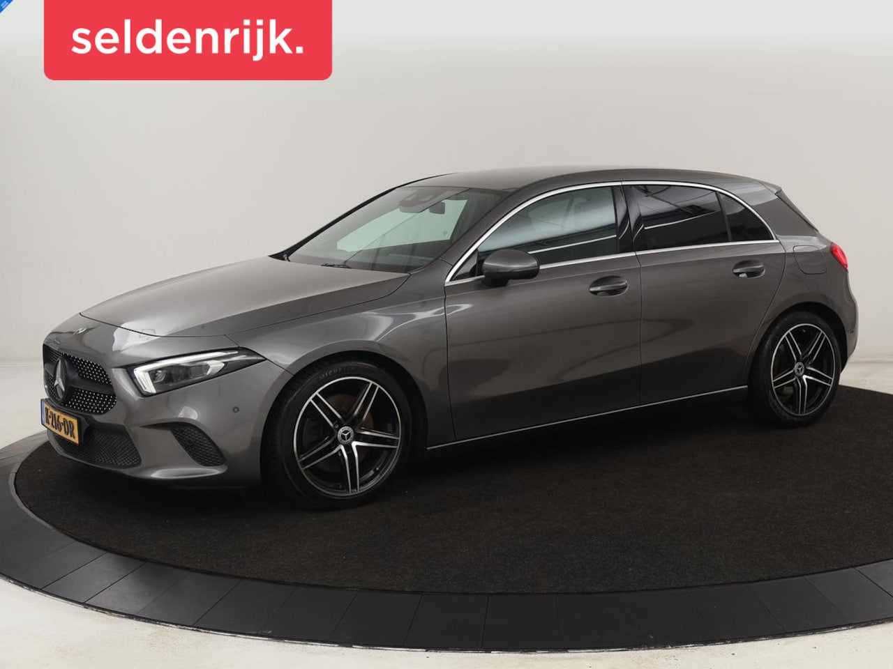 Mercedes-Benz A-klasse - 250 Advantage | Stoelverwarming | Sfeerverlichting |  Leder | Camera | Navigatie | Widescr - AutoWereld.nl