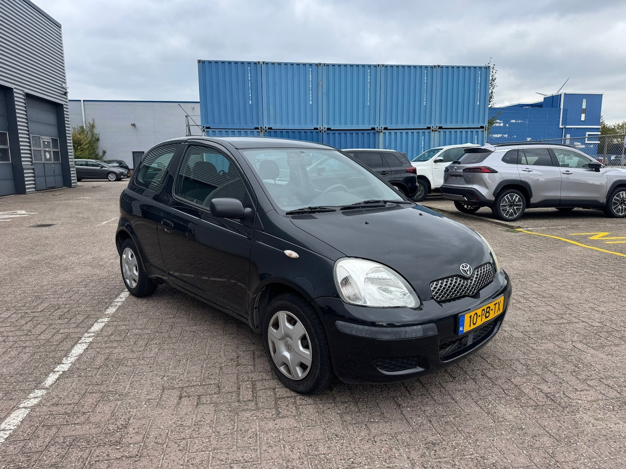 Toyota Yaris - 1.0 VVT-i Terra 1.0 VVT-i Terra. **33000 km** - AutoWereld.nl