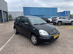 Toyota Yaris - 1.0 VVT-i Terra. *33000 km