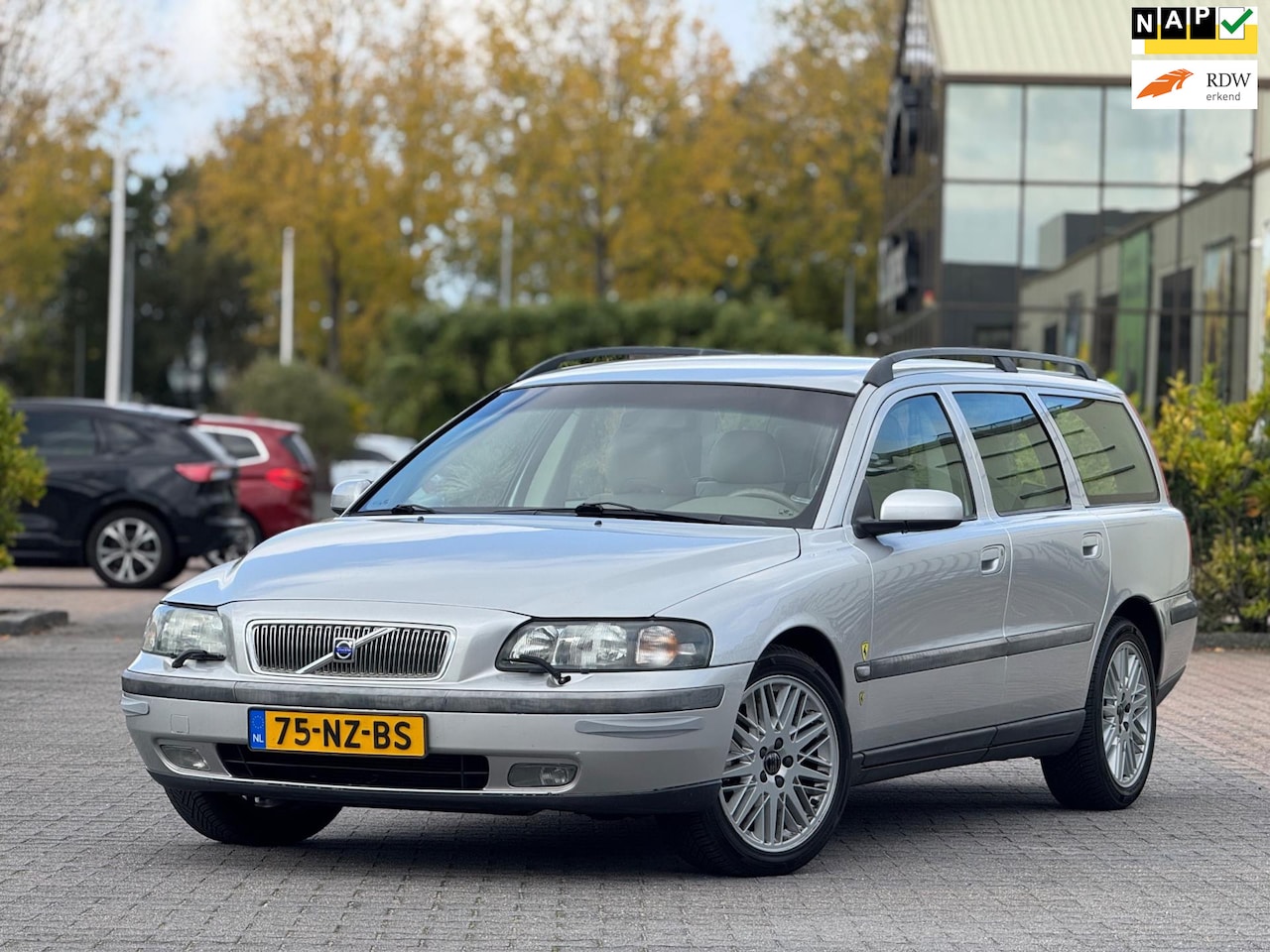 Volvo V70 - 2.4 Edition II | Leder/Stof stoelen | Parkeersensoren | Cruise Control | Stoelverwarming | - AutoWereld.nl