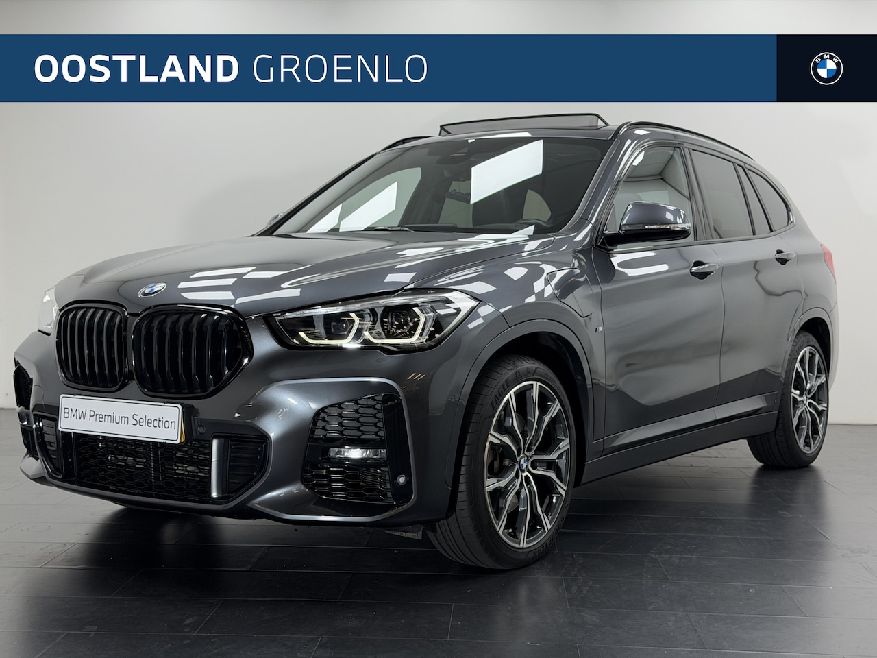 BMW X1 - xDrive25e High Executive M Sport Automaat / Panoramadak / Trekhaak / Sportstoelen / Achter - AutoWereld.nl