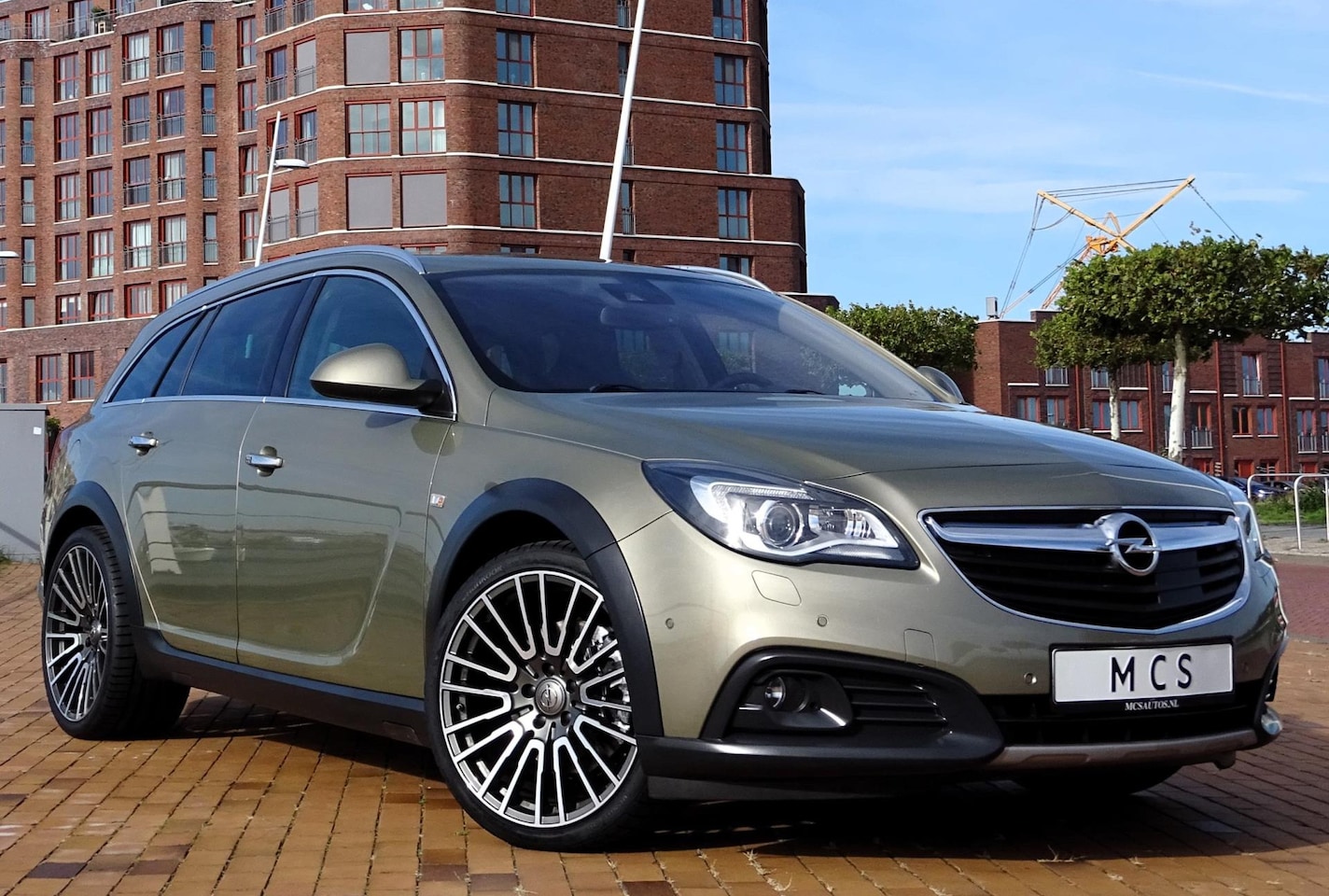 Opel Insignia Country Tourer - 2,0T 4WD 250PK Recaro Leer - AutoWereld.nl