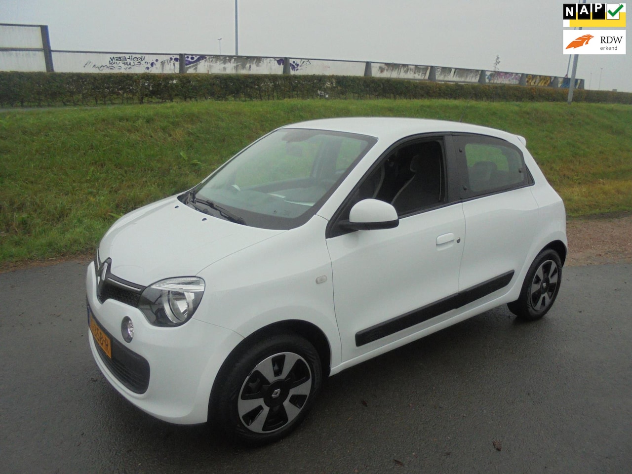 Renault Twingo - Renault twingo 1.0 benzine airco pdc navigatie camera 81.000km - AutoWereld.nl
