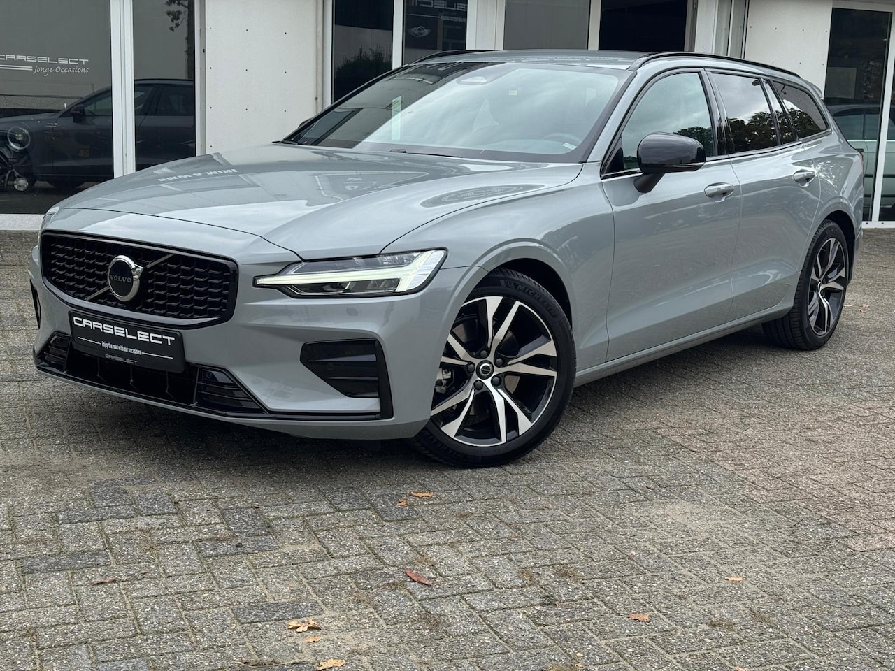 Volvo V60 - 2.0 B4 Plus Dark 2.0 B4 Plus Dark, HARMAN/KARDON, LEDER, Elektrische stoelen met geheugen . Een proefrit le - AutoWereld.nl