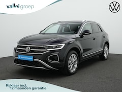 Volkswagen T-Roc - 1.5 TSI 150 pk DSG Style | Trekhaak | Navigatie | Stoelverwarming | Parkeersensoren voor/a