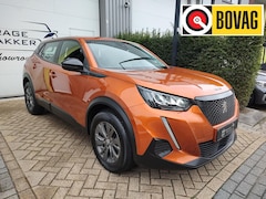 Peugeot 2008 - 1.2 PureTech Active Pack Trekhaak Navi-Carplay Cruise-Control Stoelverwarming Led