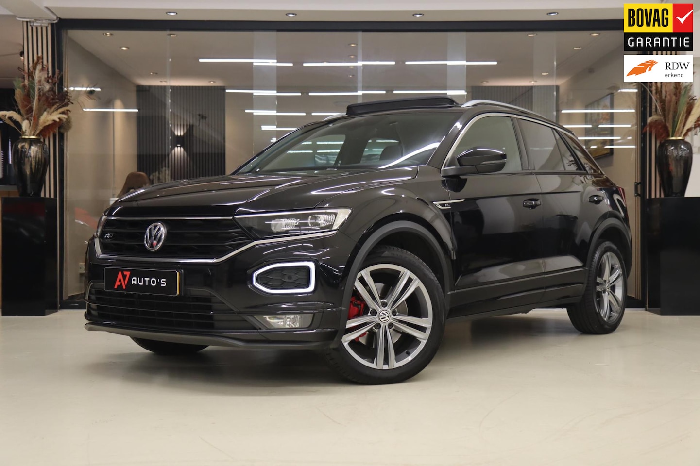 Volkswagen T-Roc - 1.5 TSI Style PANO/CARPLAY/SFEERV/DODEHOEK/LANEASSIT/VOL - AutoWereld.nl