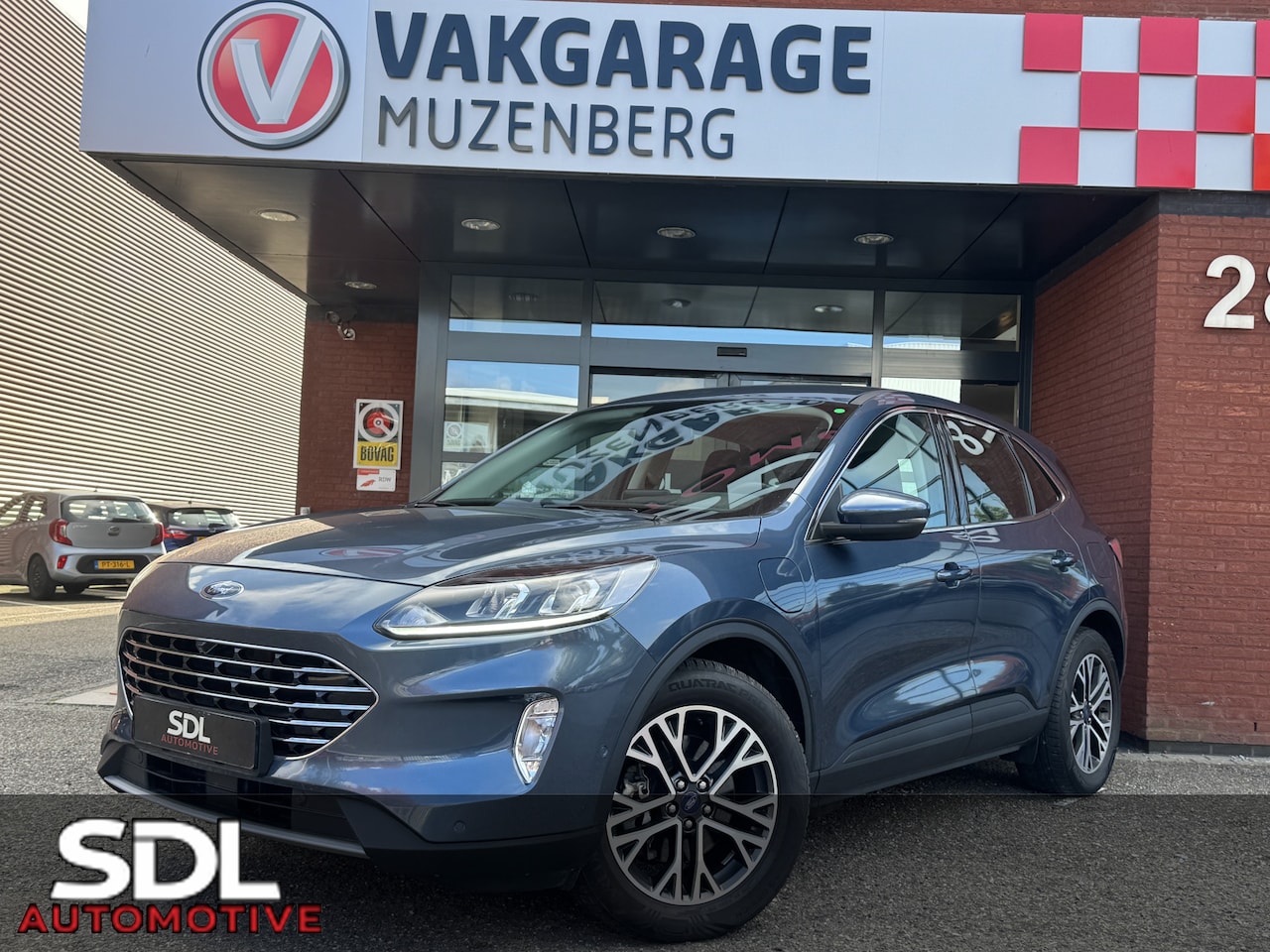 Ford Kuga - 2.5 PHEV Titanium // CAMERA+SENSOREN // DODEHOEK // ADAPTIVE CRUISE // NAVI+CARPLAY // STO - AutoWereld.nl