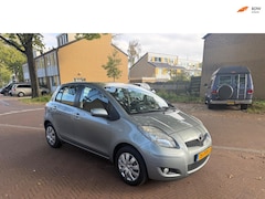 Toyota Yaris - Digitale Airco / 6 bak / 5 deurs / Leuke auto