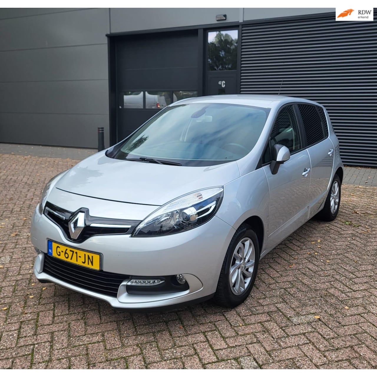 Renault Scénic - 1.2 TCe PDC, Clima, Navi, Stoelv, APK 08/26! - AutoWereld.nl