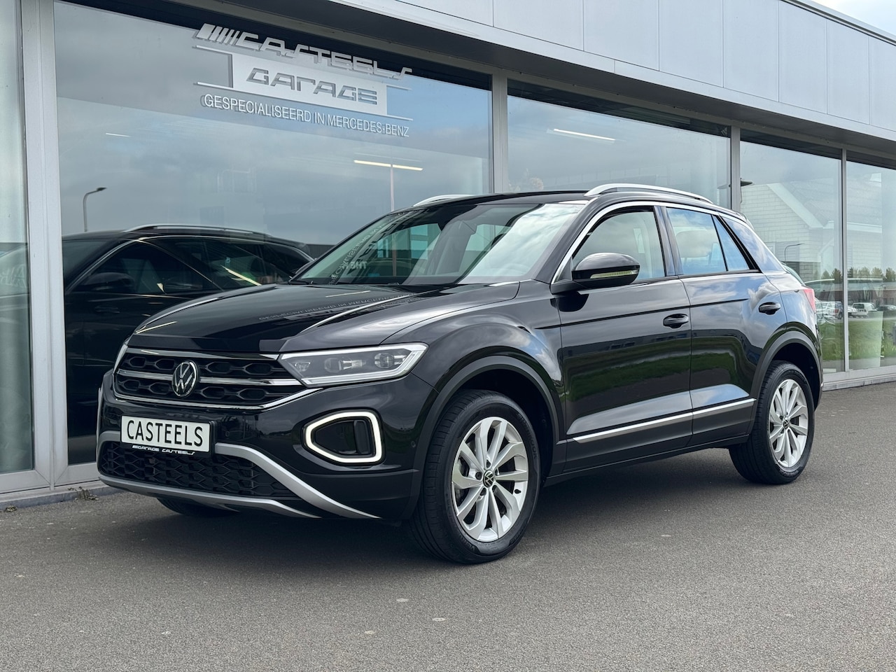 Volkswagen T-Roc - 1.5 TSI Style Edition DSG / Carplay , Elektische achterklep , achteruitrijcamera - AutoWereld.nl
