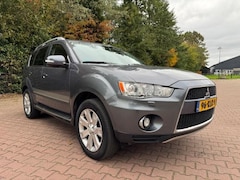 Mitsubishi Outlander - 2.4 INTENSE+ 4WD/LPG-G3/THAAK/ODAK/LEER/ACARPLAY/CAM/XENON
