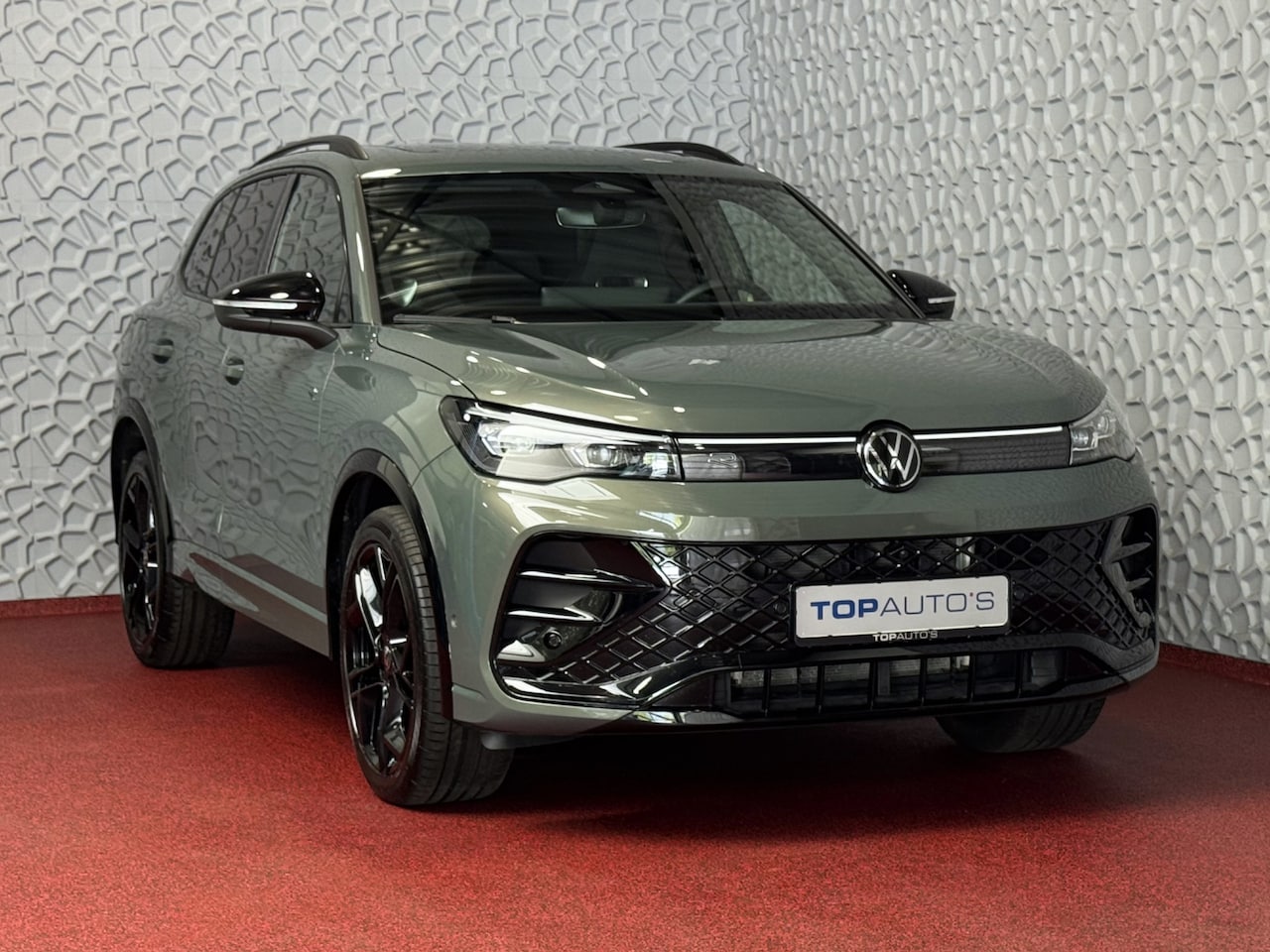Volkswagen Tiguan - 1.5 eHybrid 272PK R-LINE PANO XL.NAVI TREKHAAK BLACK.STYLE 360.CAM ELEK.KLEP MATRIX.LED 20 - AutoWereld.nl