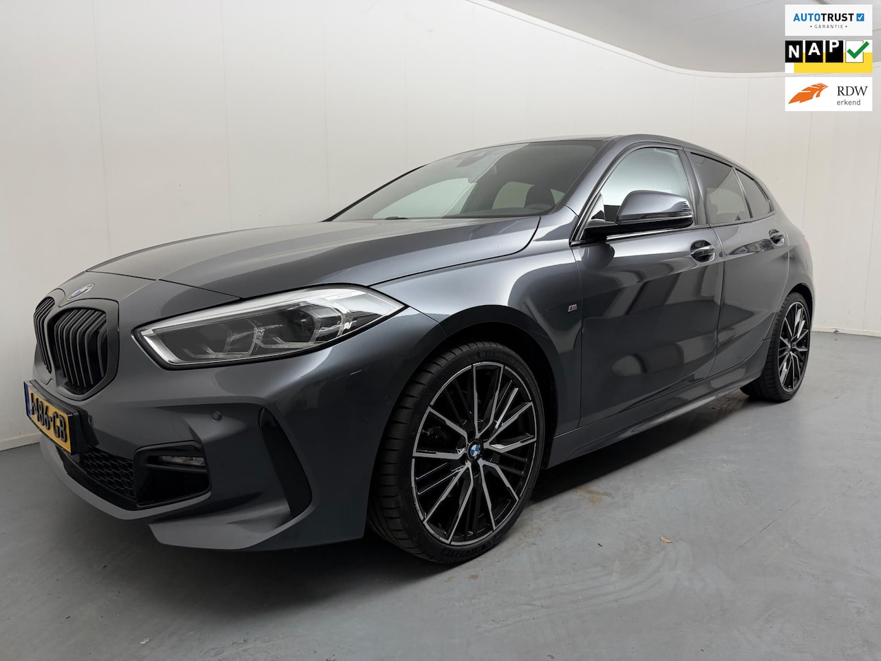 BMW 1-serie - 116d Executive Edition # M-pakket # Led # Navi # Clima # Lmv - AutoWereld.nl