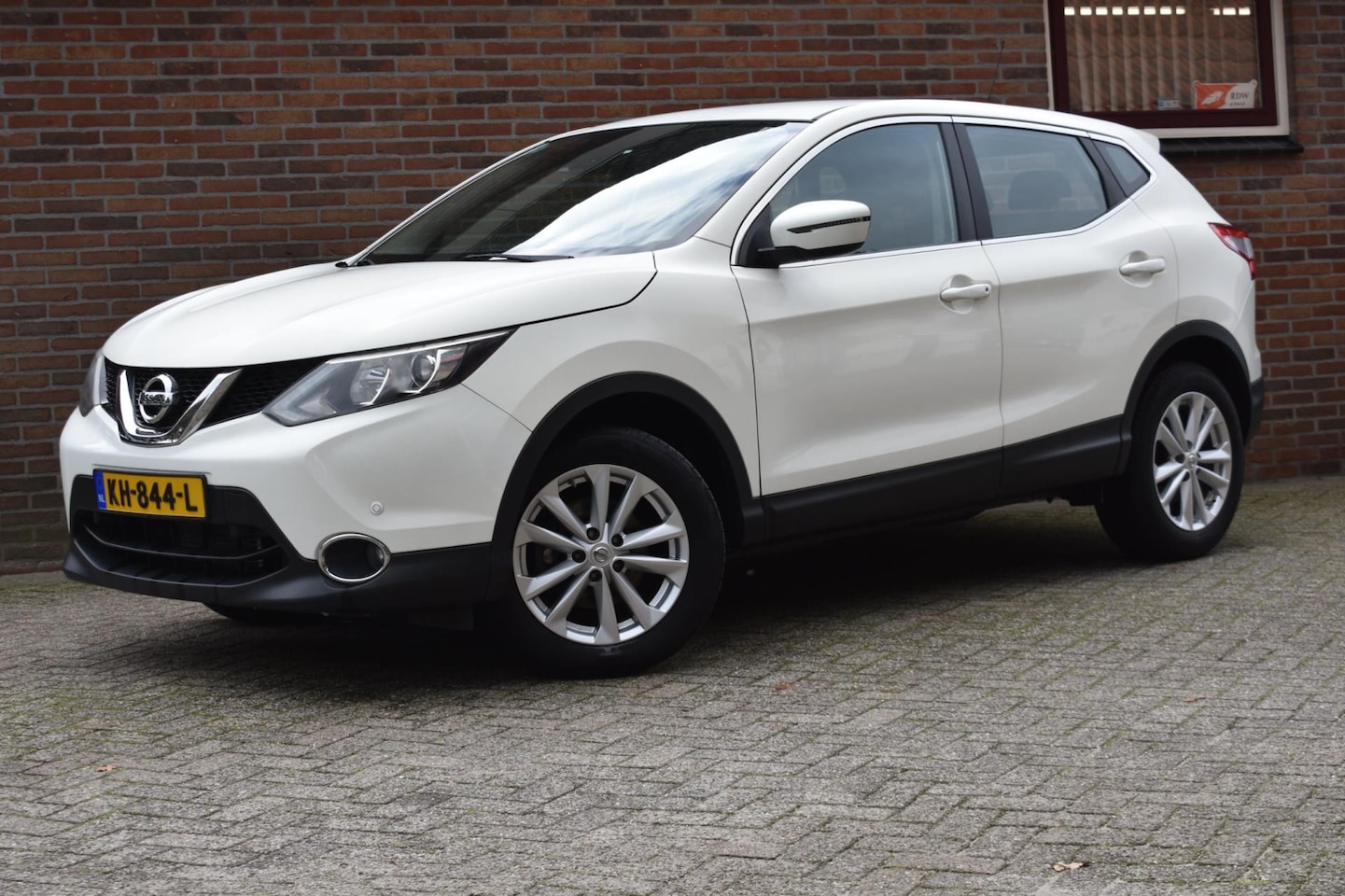 Nissan Qashqai - 1.2 Acenta '15 MOTOR LOOPT ONREGELMATIG!!! - AutoWereld.nl