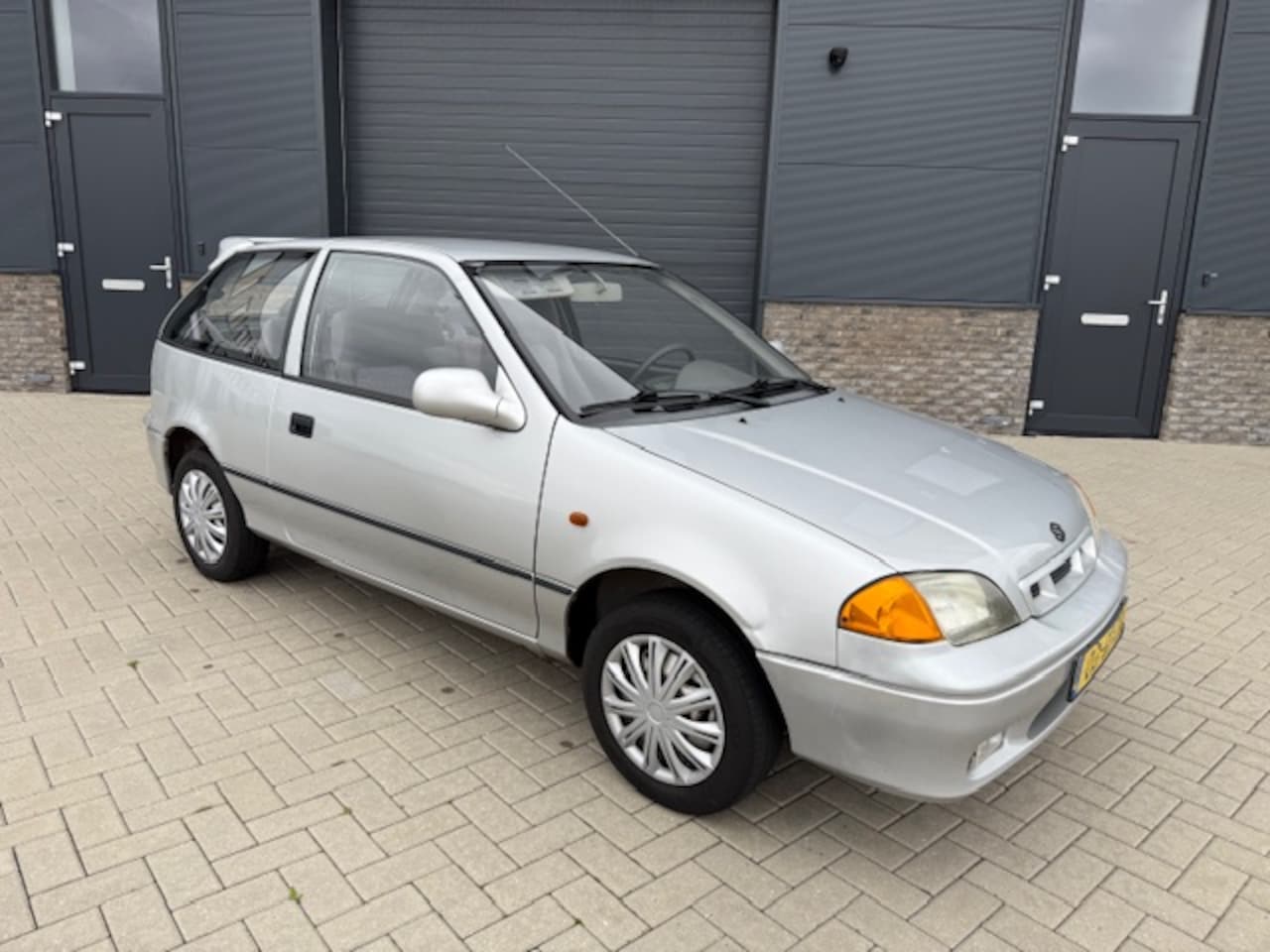 Suzuki Swift - 1.0 Sensation Stuurbekrachtiging - AutoWereld.nl