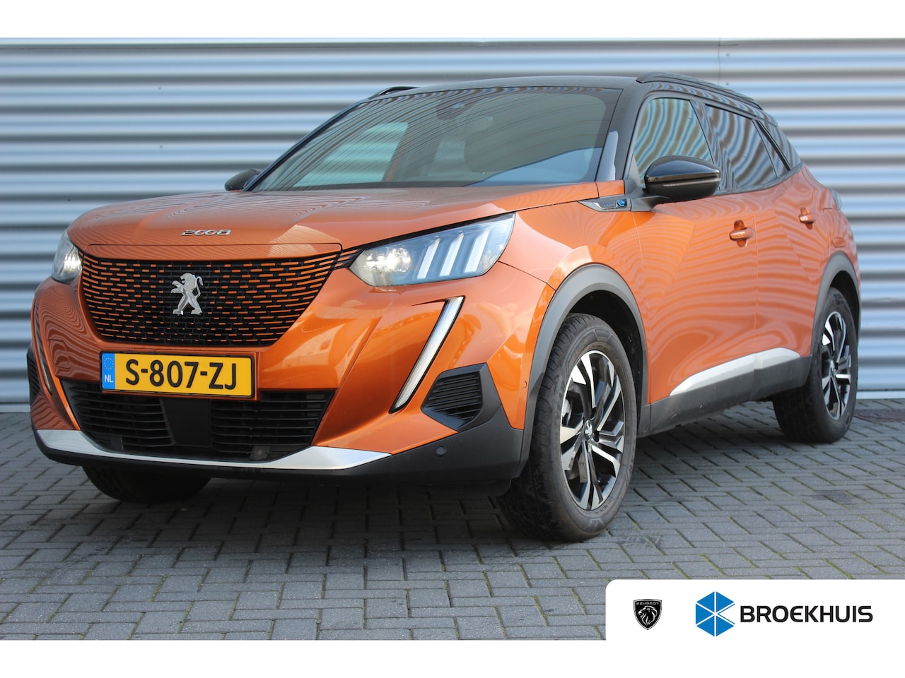 Peugeot e-2008 - 50KWH 136PK GT PACK AUTOMAAT / NAVI / LEDER / CLIMA / PDC / 17" LMV / CAMERA / TREKHAAK / - AutoWereld.nl