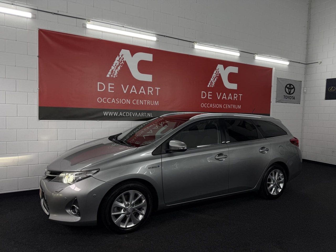 Toyota Auris - 1.8 Hybrid Lease+ - NAVI/PANODAK/CAMERA/NAP - AutoWereld.nl