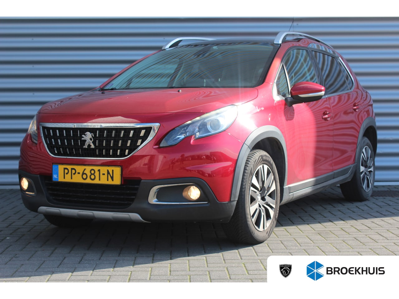 Peugeot 2008 - 1.2 PURETECH 110PK ALLURE / NAVI / LEDER / CLIMA / LED / PDC / 16" LMV / PANO. DAK / BLUET - AutoWereld.nl