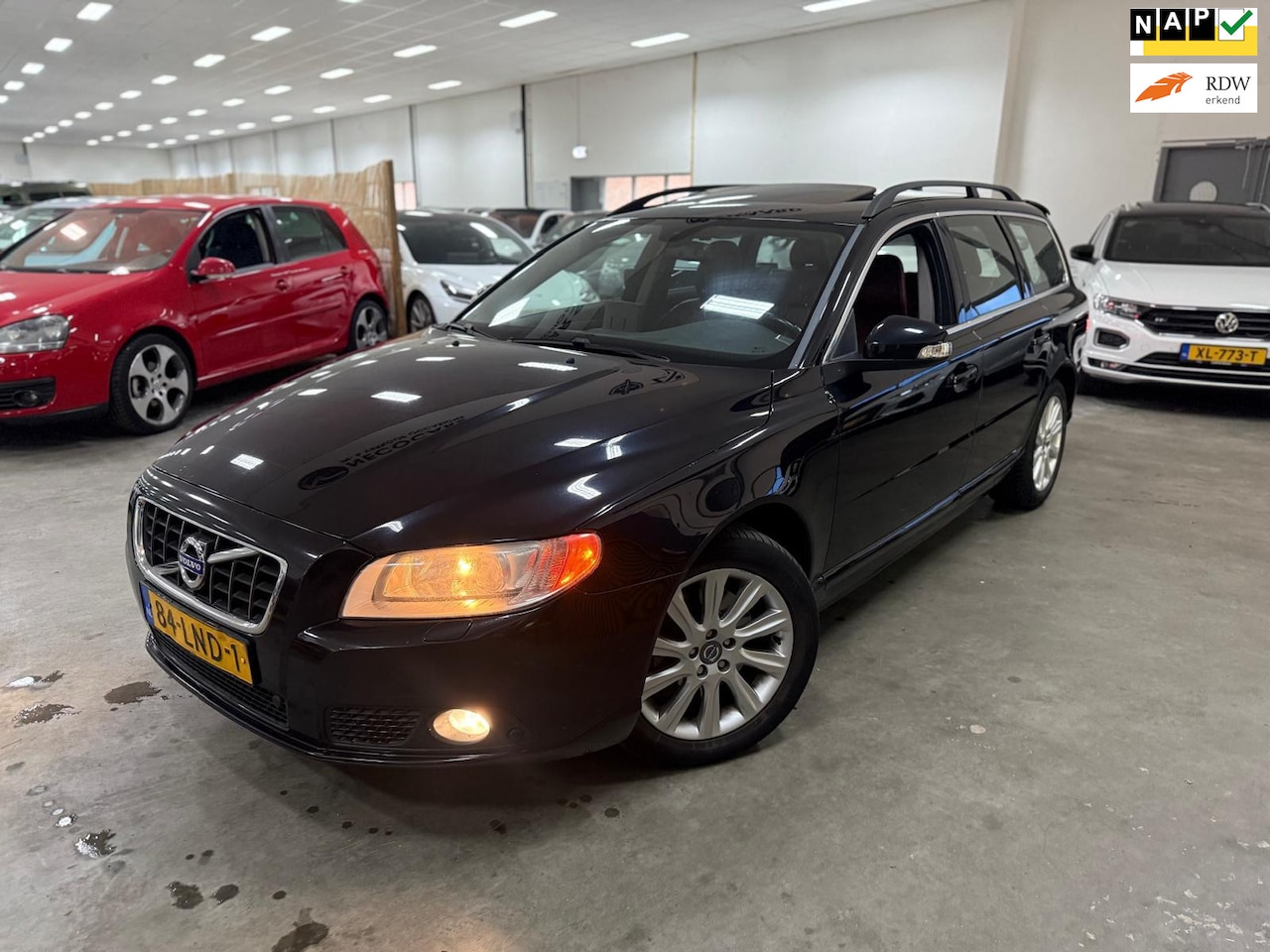 Volvo V70 - 2.5T Summum / AUTOMAAT / SCHUIFKANTELDAK / LEDER INTR - AutoWereld.nl