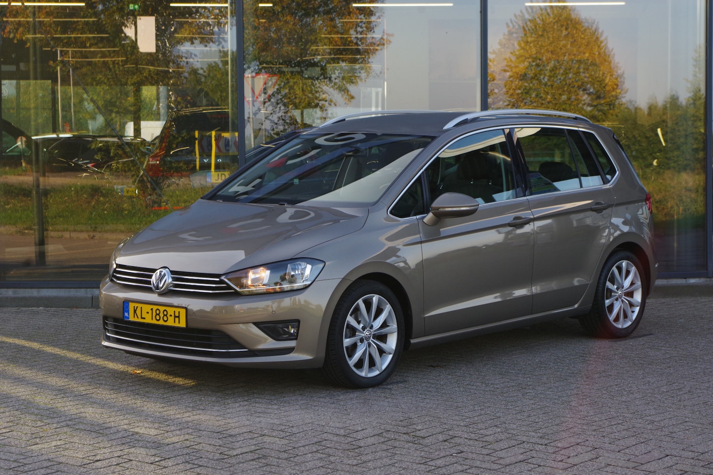 Volkswagen Golf Sportsvan - 1.2 TSI Connected Series 1.2 TSI 110 PK Connected Series, Climate Control, Navigatie, Carplay, Bluetooth - AutoWereld.nl